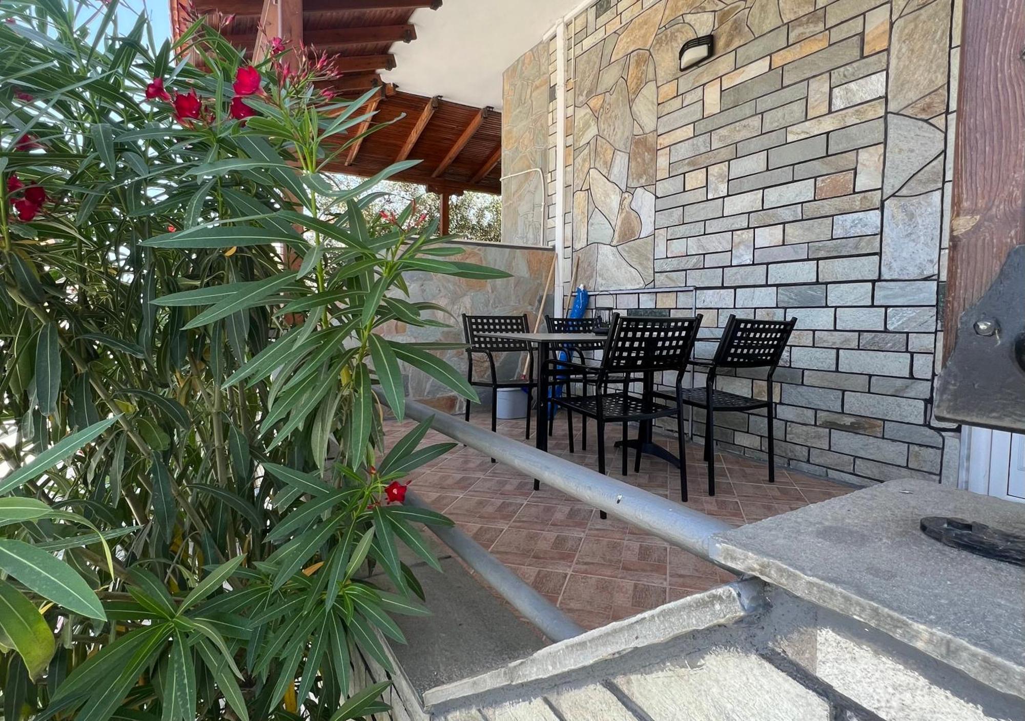 Villa Kostas Accommodations - Неа-Врасна Экстерьер фото